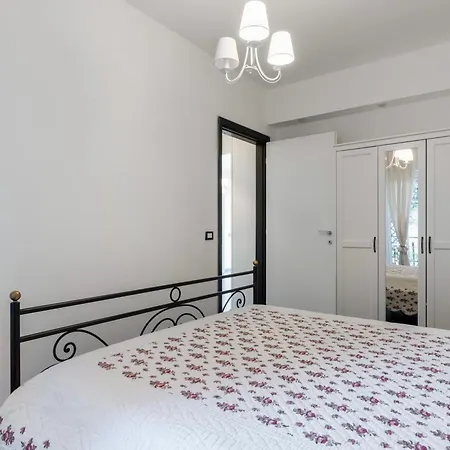 Guesthost - Spacious Coastal Flat In Aci Castello