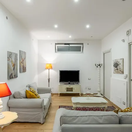 Guesthost - Spacious Coastal Flat In Apartment Aci Castello