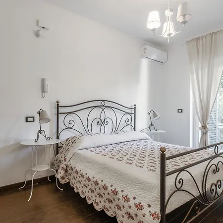 Appartamento Guesthost - Spacious Coastal Flat In Aci Castello