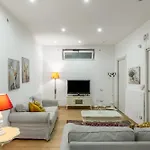Guesthost - Spacious Coastal Flat In Appartamento Aci Castello