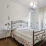 Appartamento Guesthost - Spacious Coastal Flat In Aci Castello