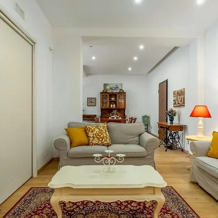 Guesthost - Spacious Coastal Flat In Appartamento