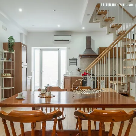 Guesthost - Spacious Coastal Flat In Aci Castello