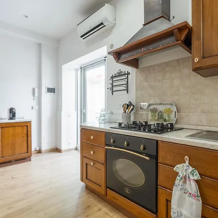 Guesthost - Spacious Coastal Flat In Appartamento Aci Castello
