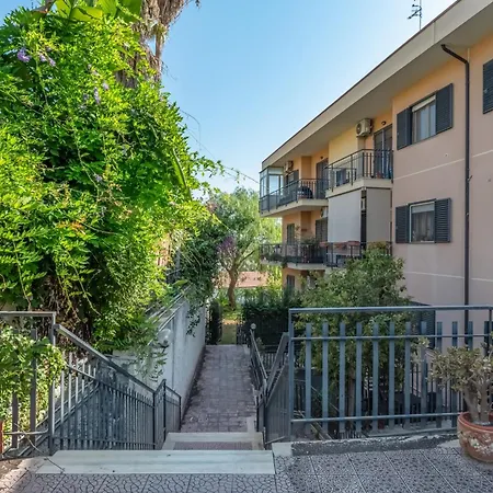 Spacious Coastal In Aci Castello